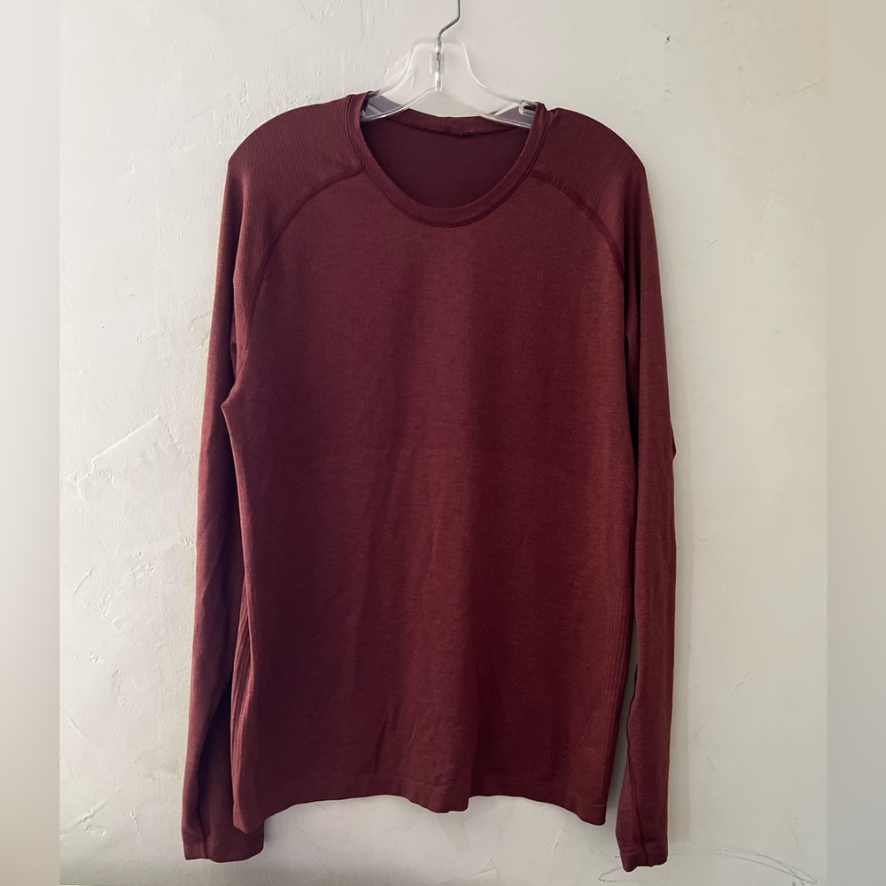 Lululemon Wine/Burdeos Men's Live in Practice Running Long Sleeve T-Shirt Sz L